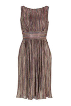 Glänzendes Plissee-Kleid