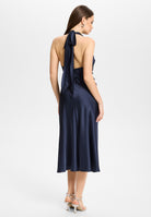 Midikleid aus Satin mit Rückenausschnitt