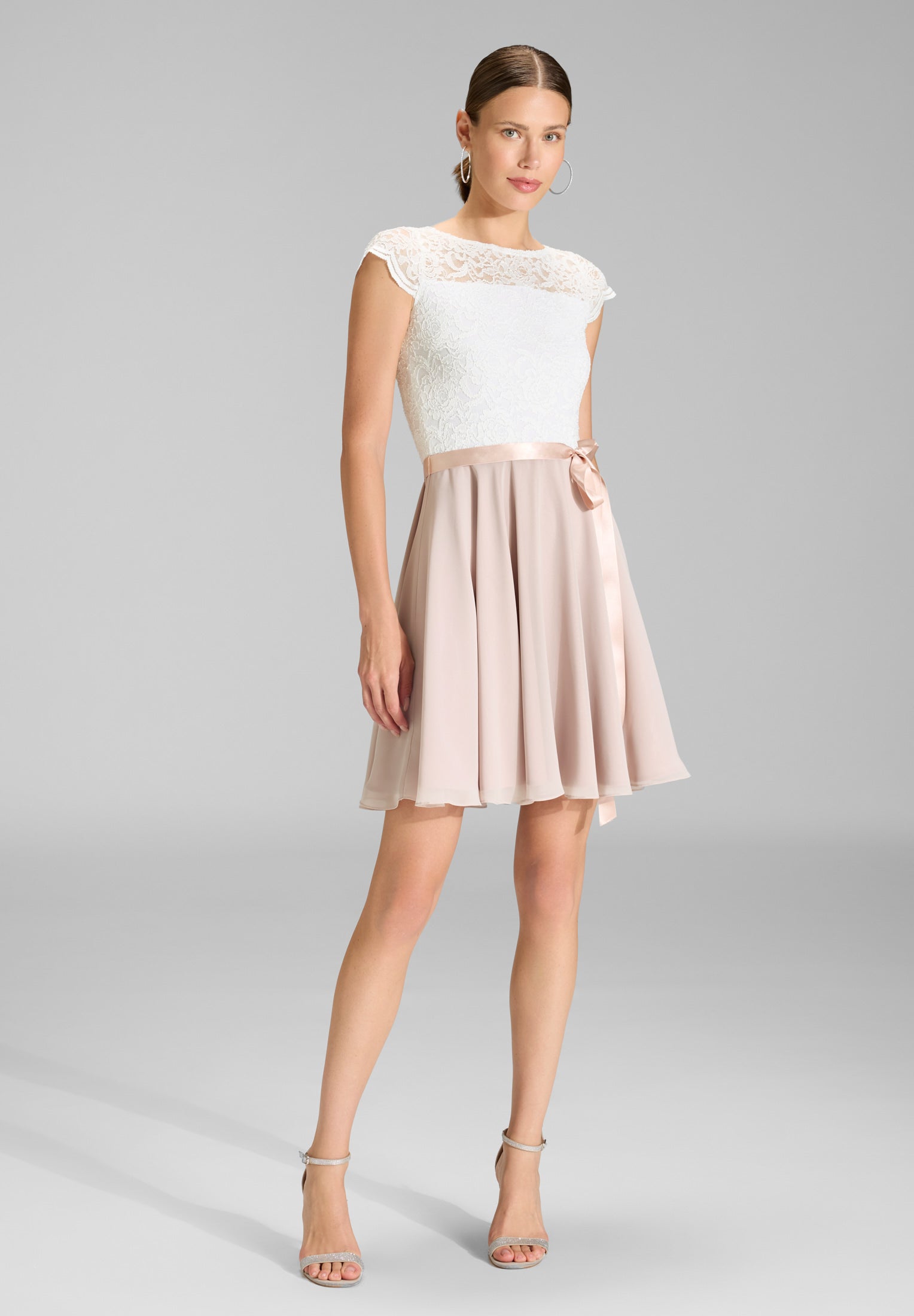 Zweifarbiges Kleid mit filigraner Spitze peach blush ivory