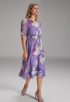 Blumiges Chiffonkleid mit Raffärmeln