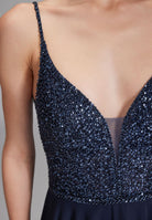 Langes paillettenbesticktes Abiball-Kleid