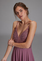 Langes paillettenbesticktes Abiball-Kleid