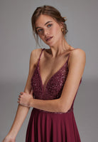 Langes paillettenbesticktes Abiball-Kleid