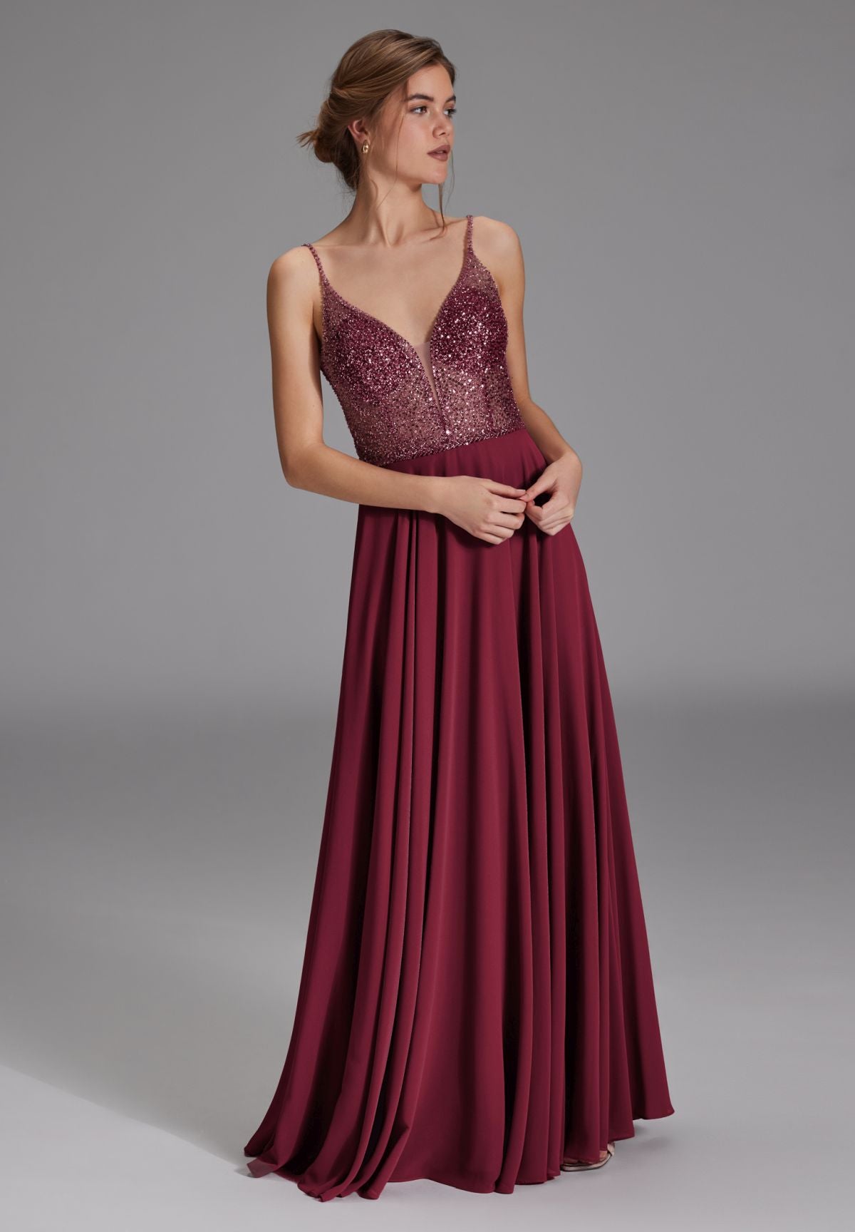 Langes paillettenbesticktes Abiball-Kleid