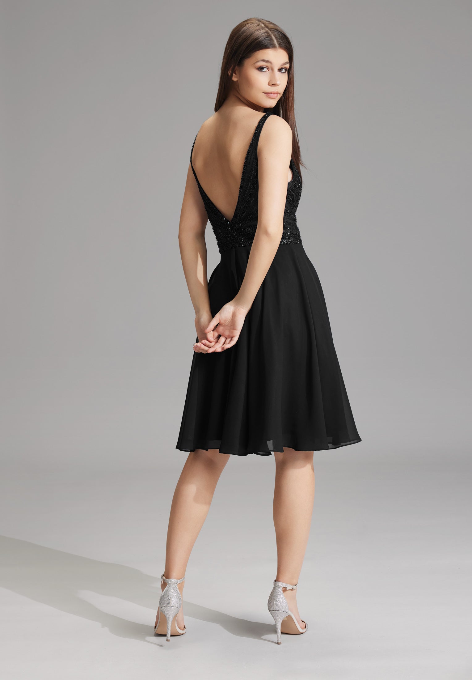 Cocktailkleid mit tonaler Stickerei