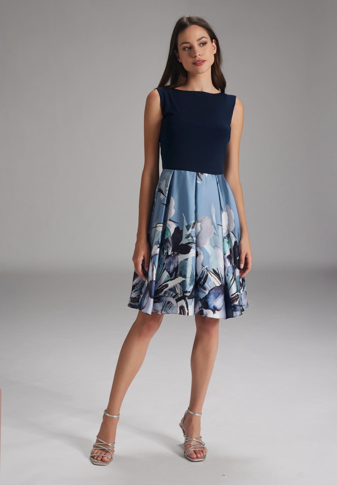 Feminines Minikleid mit Blütenrock rainy blue multi