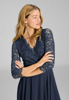 Cocktailkleid aus Material-Mix