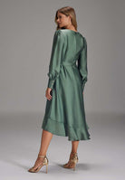 Vokuhila-Kleid mit blusigen Ärmeln