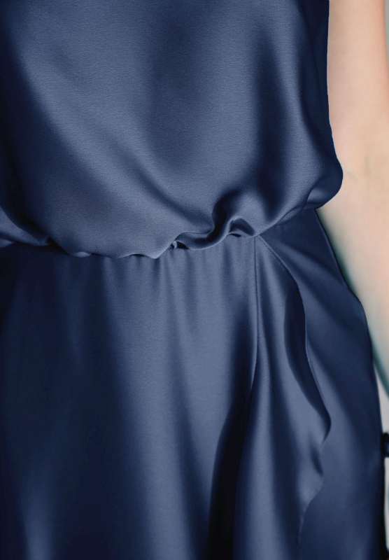 Cocktailkleid aus nachhaltigem Satin mit Volant am Saum