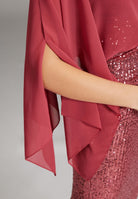 Stola aus nachhaltigem Chiffon mit Ärmelschlitzen