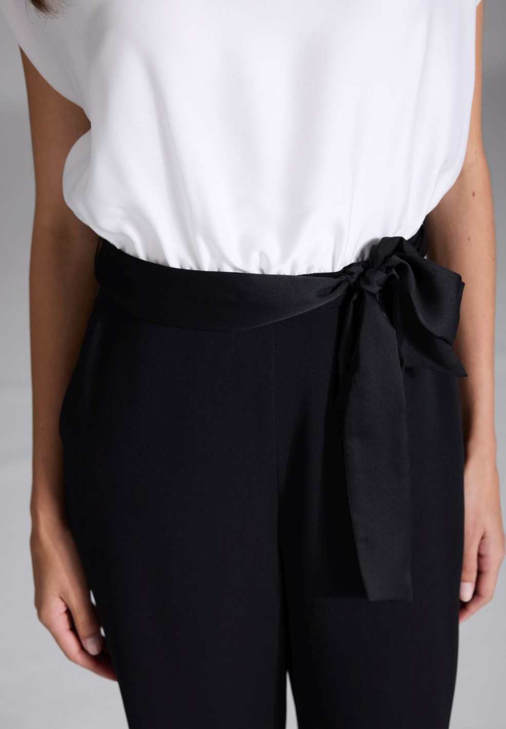 Jumpsuit aus Material-Mix