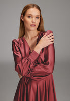 Midi Kleid aus nachhaltigem Satin mit Raffdetails