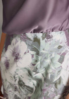 Blusiges Etuikleid aus Material Mix mit Wasserfall Ausschnitt