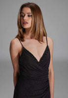 Figurbetontes Abendkleid mit Beinschlitz