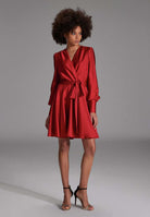 Cocktailkleid aus Satin mit breiten Manschetten, Wickel Oberteil und Tellerrock chili red