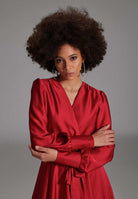 Cocktailkleid aus Satin mit breiten Manschetten, Wickel Oberteil und Tellerrock