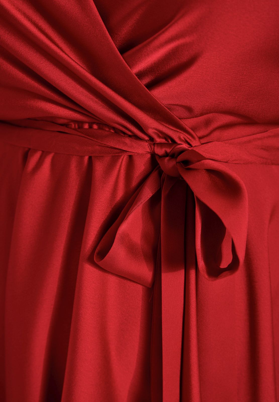 Cocktailkleid aus Satin mit breiten Manschetten, Wickel Oberteil und Tellerrock