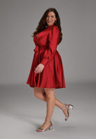 Cocktailkleid aus Satin mit breiten Manschetten, Wickel Oberteil und Tellerrock