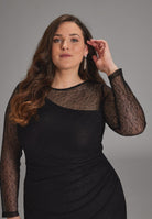 Midi Kleid aus feiner Spitze mit Transparenz und seitlicher Drapierung