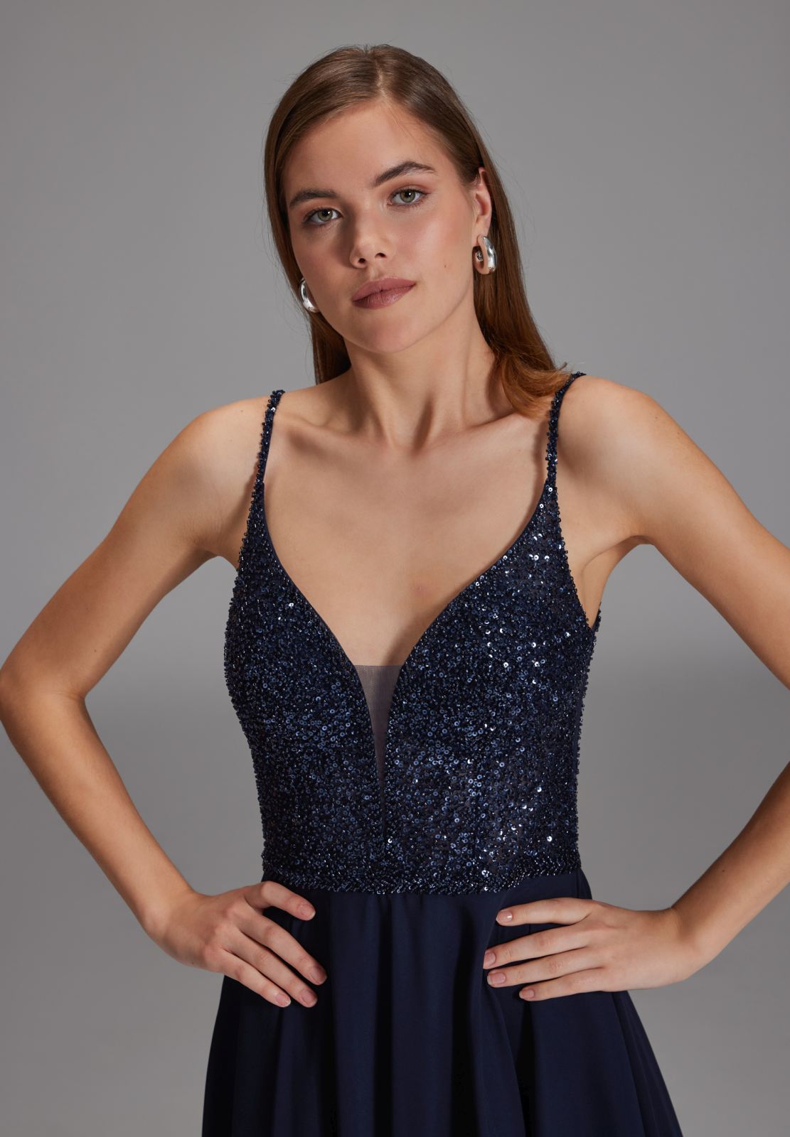 Cocktailkleid aus Material-Mix