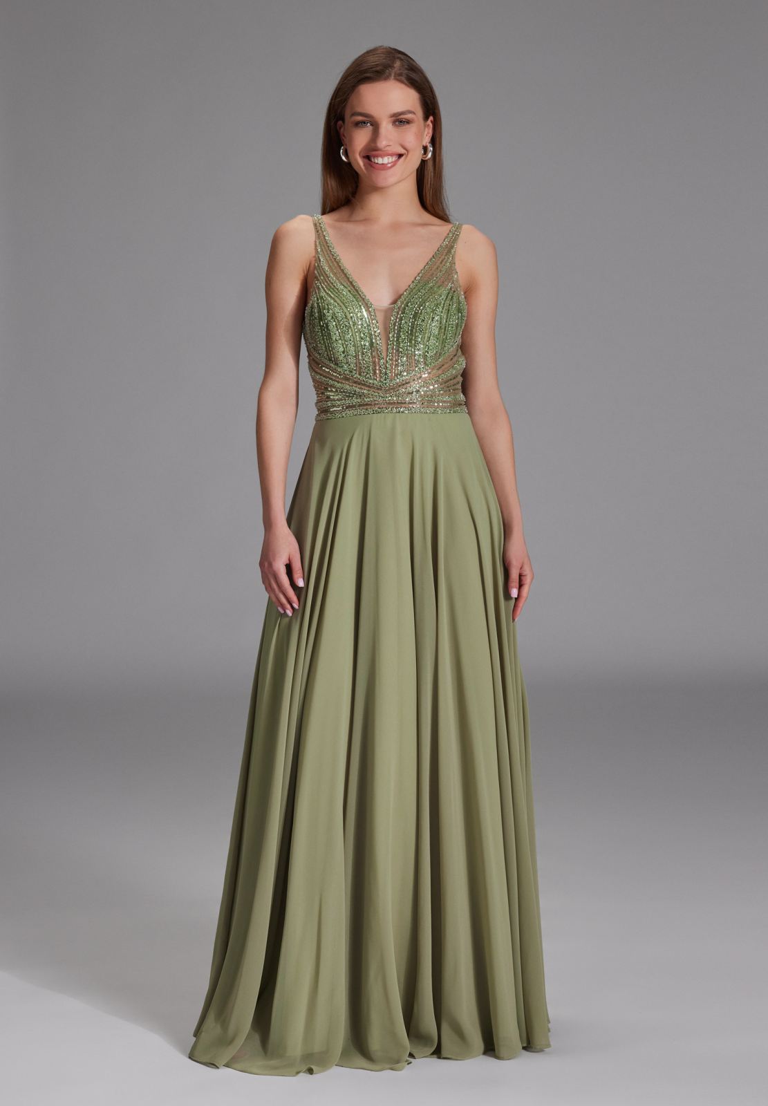 Langes Chiffon-Abendkleid mit Stickerei