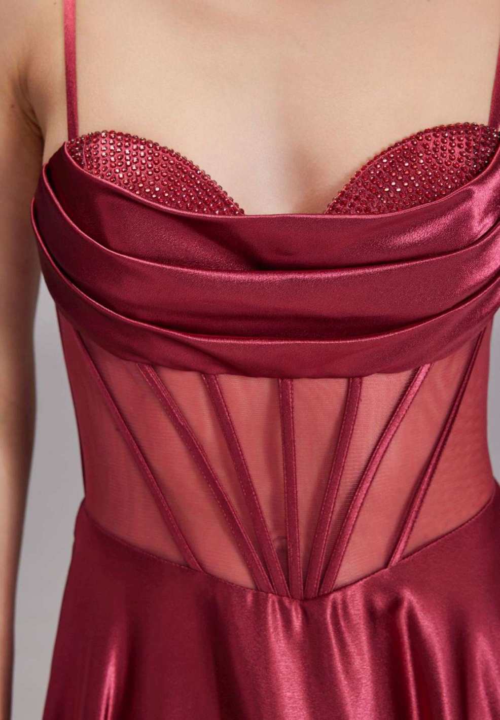 See-through-Corsagenkleid mit Ziersteinen