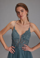 Tüll-Abendkleid mit Spitzenstickerei