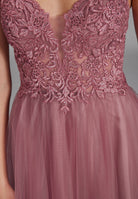 Tüll-Abendkleid mit Spitzenstickerei