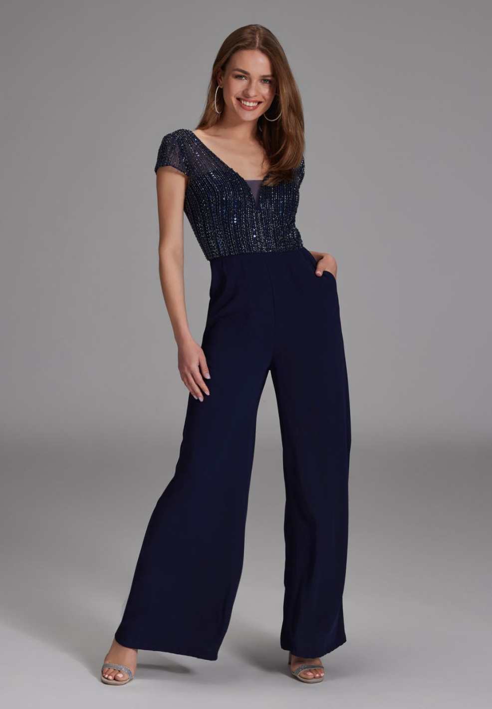 Jumpsuit mit Stickerei und kleinem Ärmelansatz navy