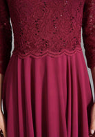 Midi Kleid mit paillettenbesetztem Spitzenoberteil