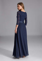 Abendkleid aus Spitze und Chiffon mit ¾ Arm