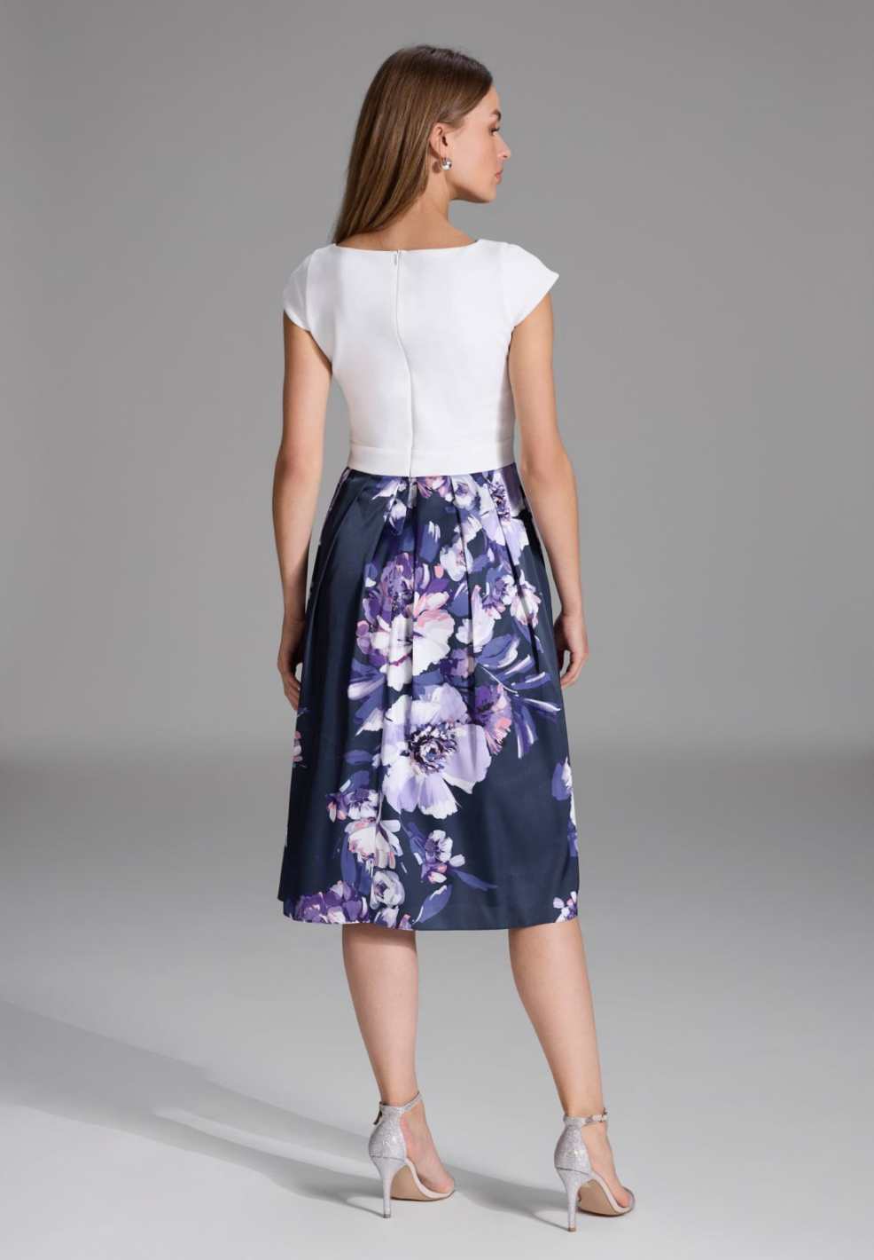 Cocktailkleid aus Material Mix