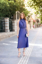 Midi Kleid aus nachhaltigem Satin mit Drapierung am Kragen future blue