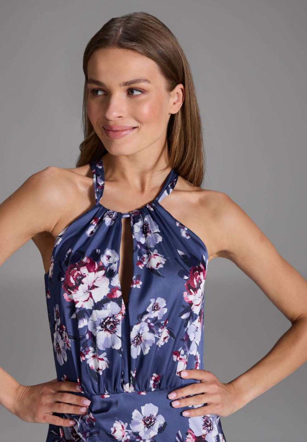 Abendkleid mit amerikanischem Ausschnitt aus bedrucktem Satin