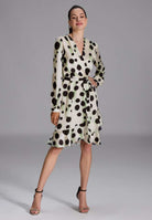 Cocktail Kleid mit Volant Saum aus Satin mit Tupfen Druck apple green black