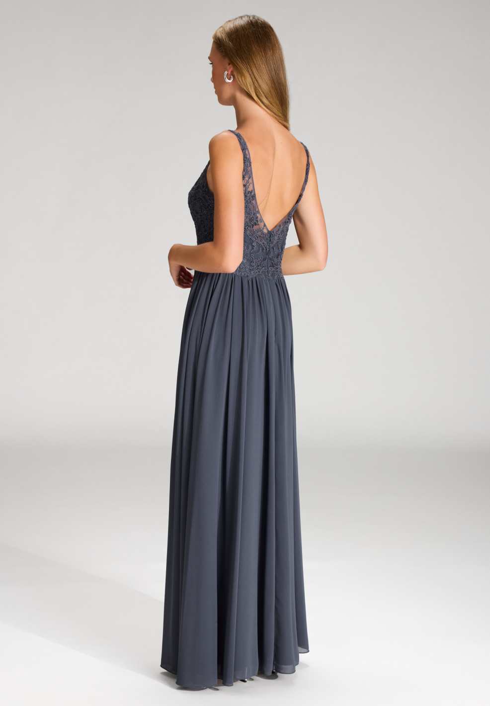 Chiffonkleid mit Spitzenstickerei