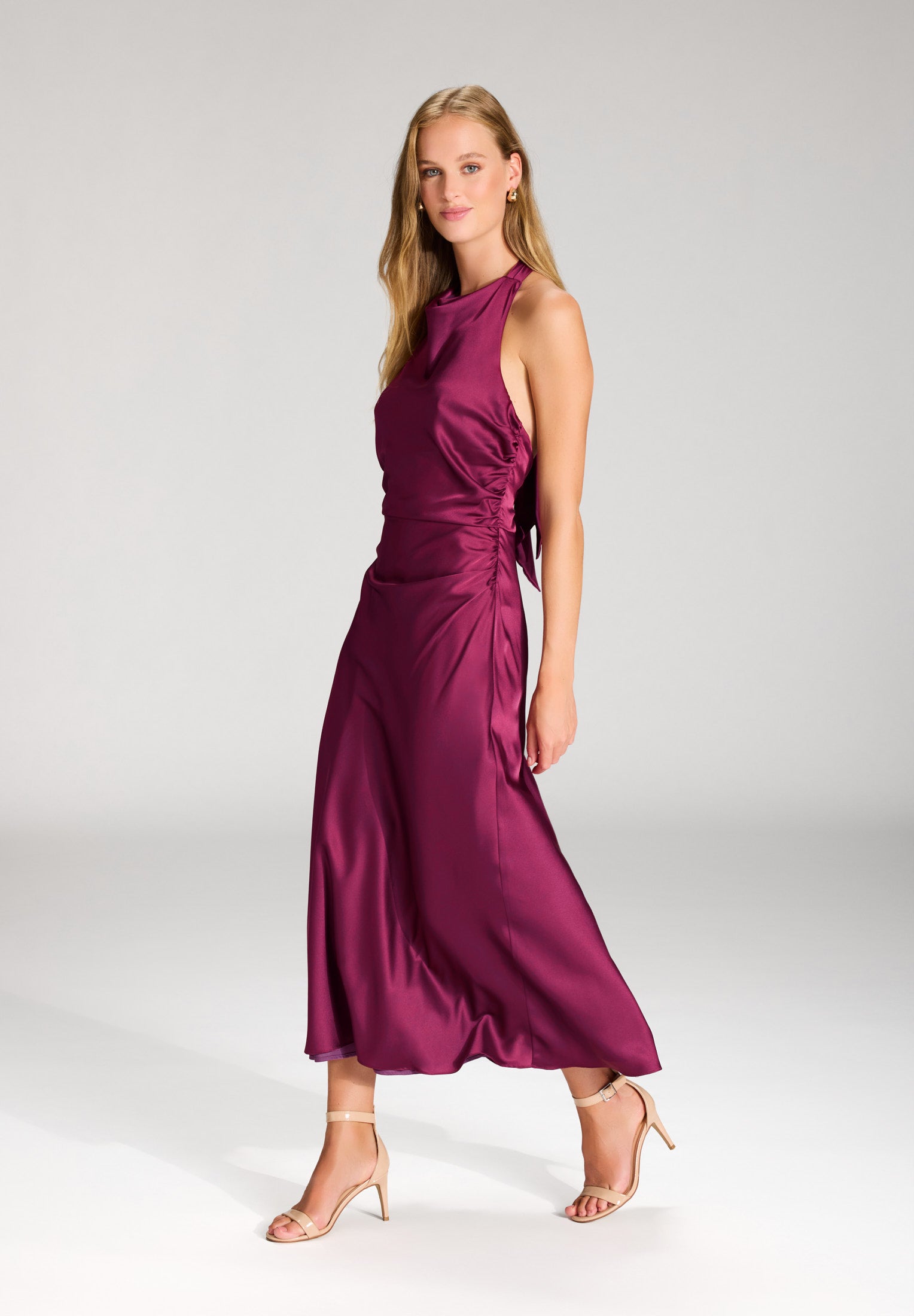 Midikleid aus Satin mit Rückenausschnitt