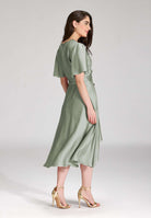 Cocktailkleid aus nachhaltigem Satin in Wickel Optik