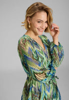 Maxikleid mit langen Ärmeln aus Chiffon mit Zick Zack Print