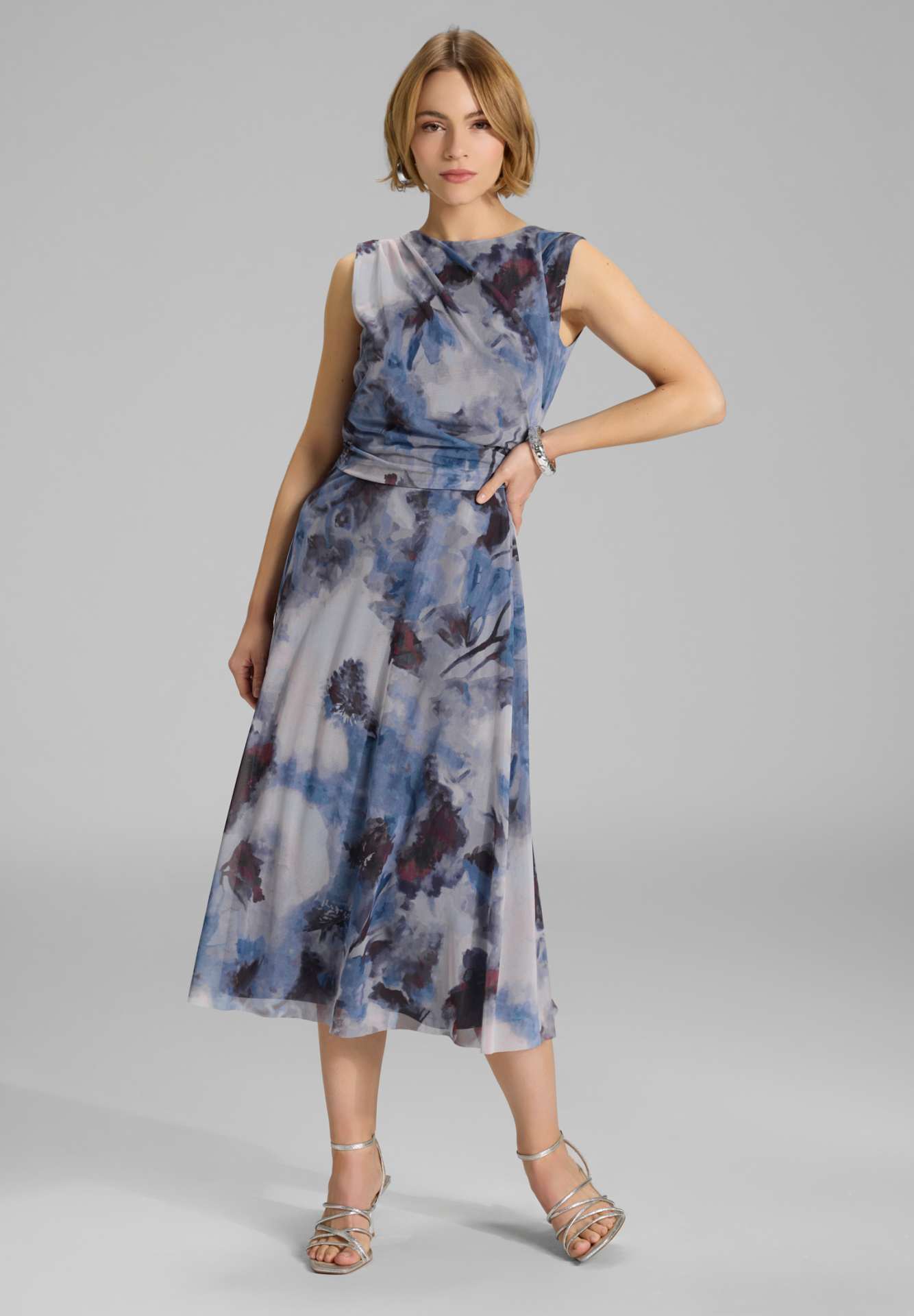 Midi Kleid aus weichem Mesh mit abstraktem Druck timeless blue multi