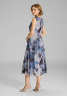 Midi Kleid aus weichem Mesh mit abstraktem Druck