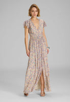 Maxikleid mit kurzen Flügelärmeln aus floral bedrucktem Crinkle Chiffon Champagne Cream