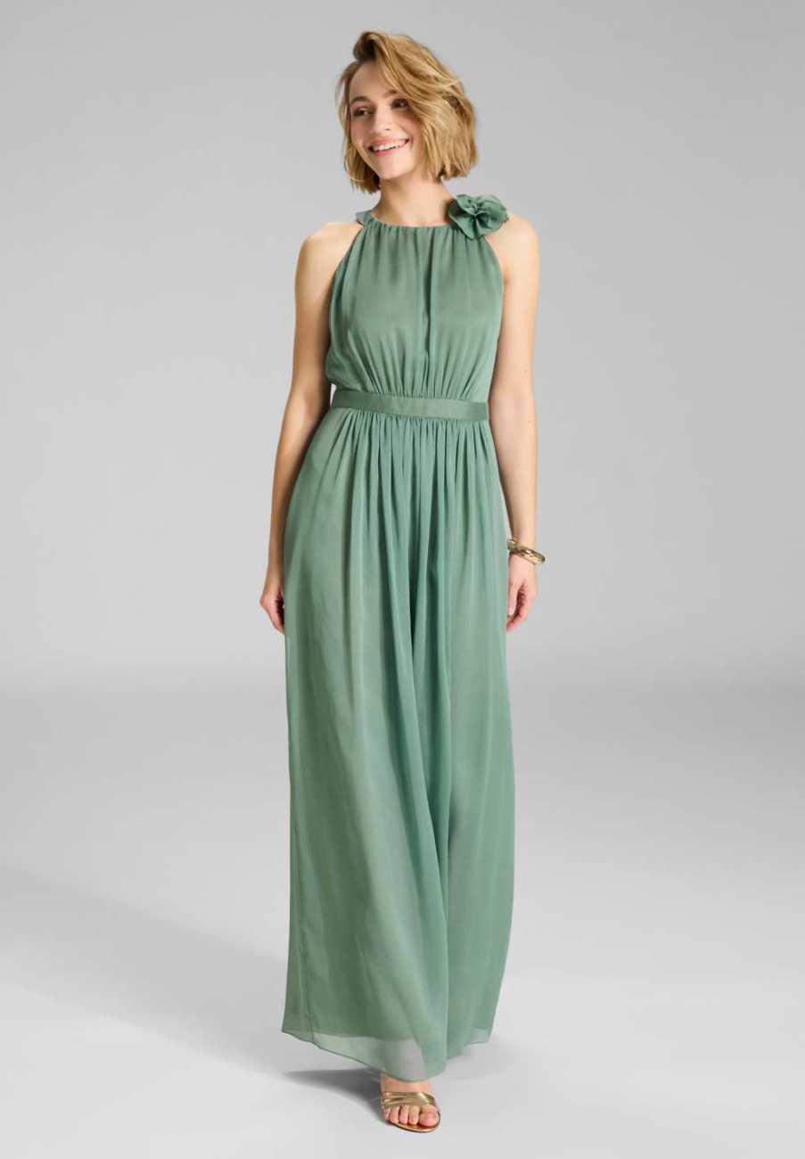 Abendkleid aus Crinkle Chiffon mit dekorativer Blüte pistachio green
