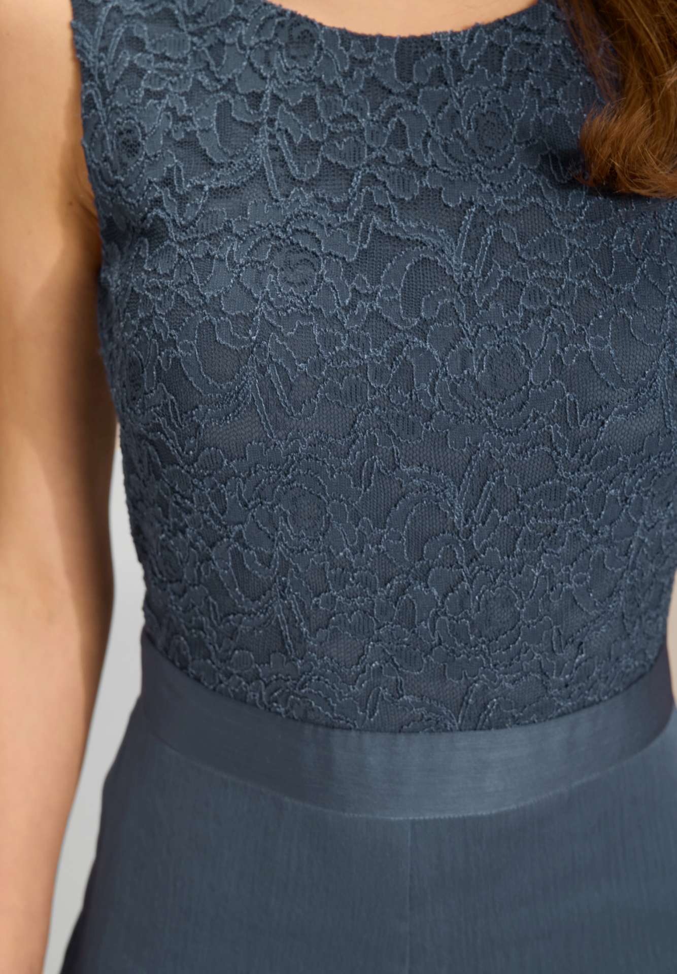 Jumpsuit mit weitem Bein und Oberteil aus elastischer Spitze