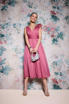 Cocktailkleid aus Crinkle Chiffon mit Volant Detail an der Schulter raspberry pink