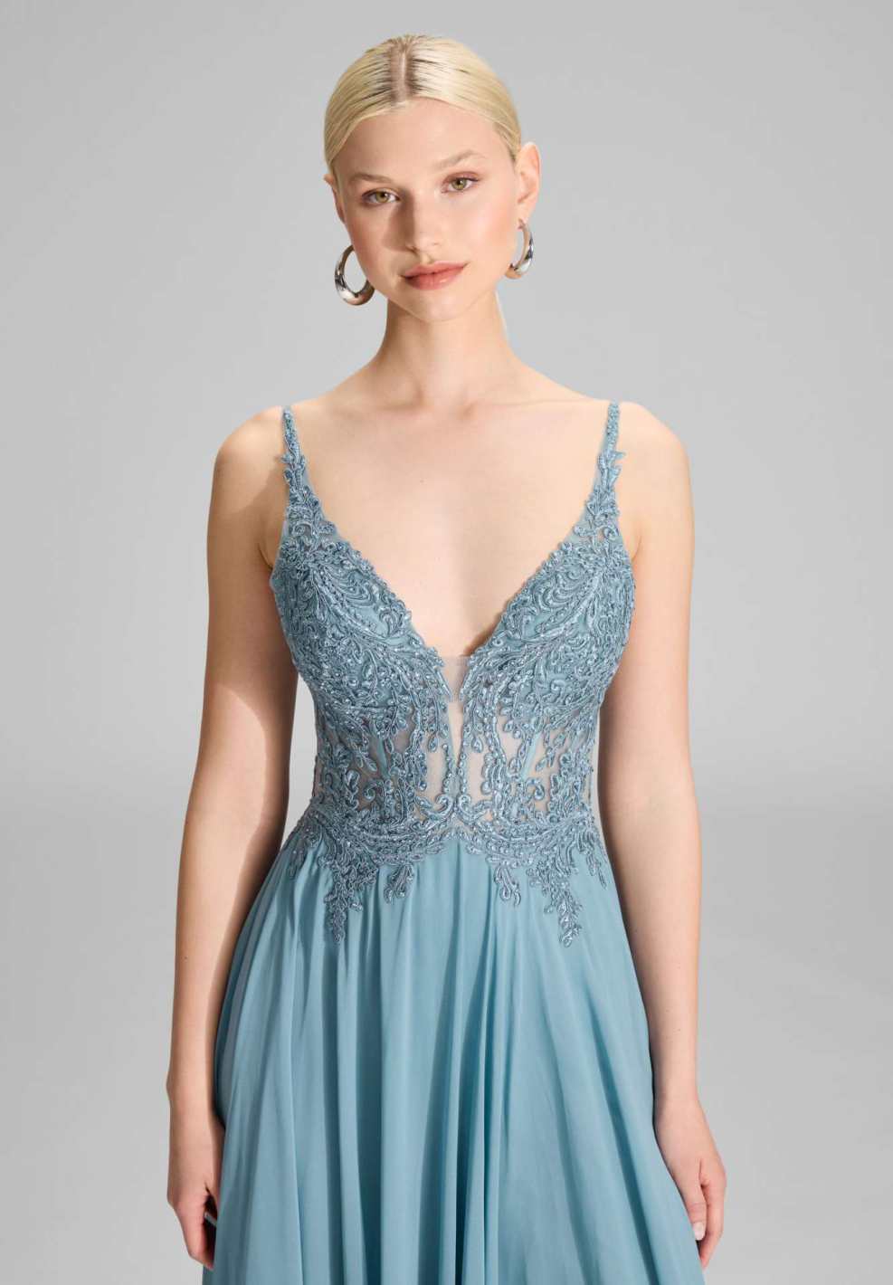 Chiffonkleid mit Stickerei