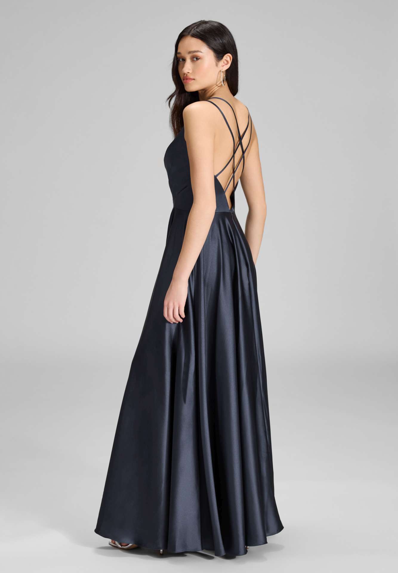 Satinkleid mit Beinschlitz