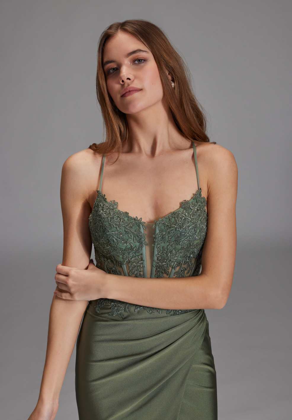 Bodycon Kleid mit Spitzenstickerei und Beinschlitz