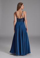 Bodenlanges Chiffonkleid mit tonaler Stickerei