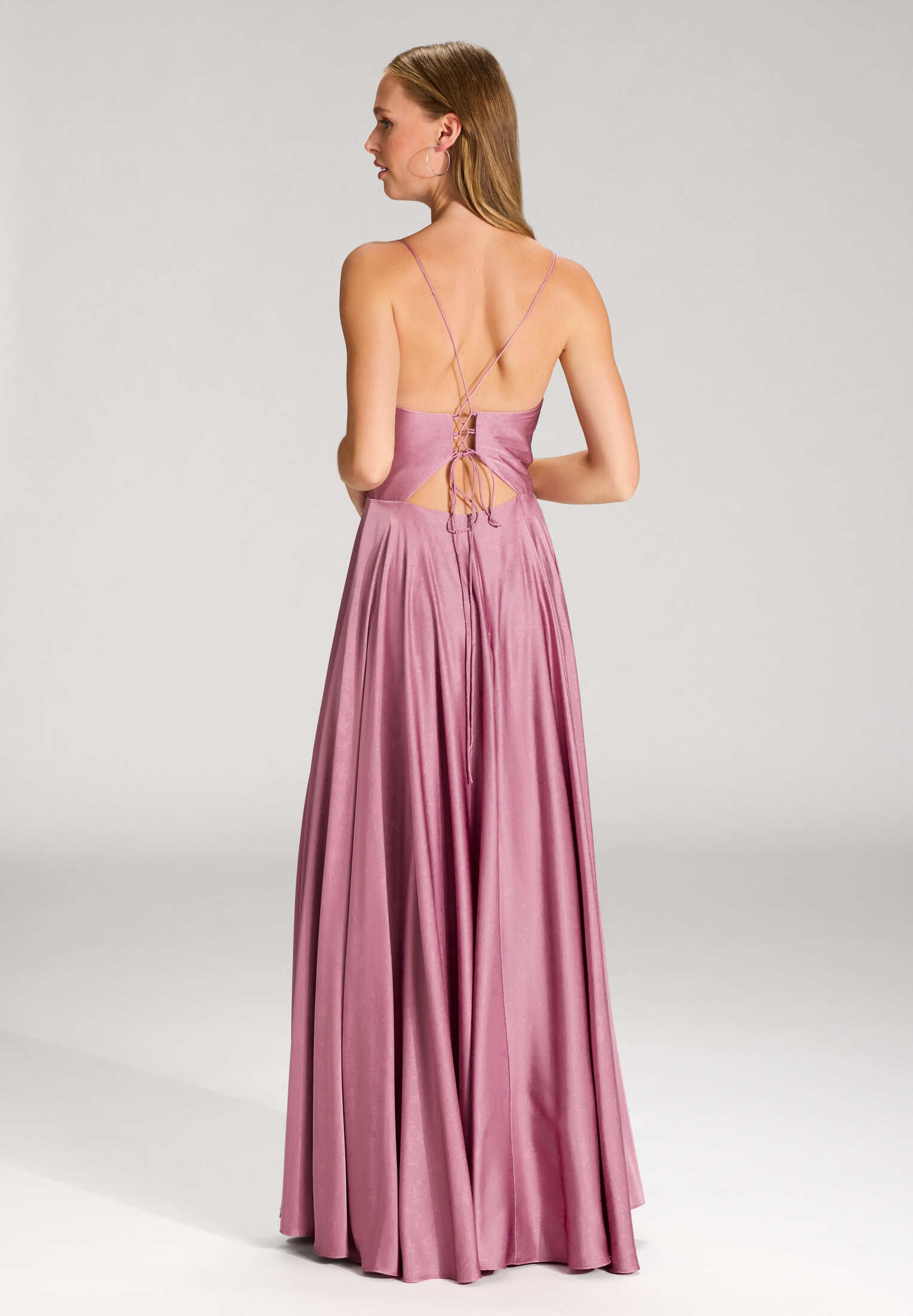 Satinkleid mit Schnürung am Rücken
